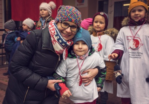 Laureaci biegu z medalami