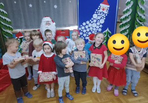 Mikołaj z dziećmi