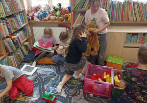 spędzamy czas w bibliotece