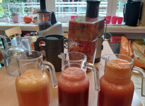 Kropelki robią soki owocowo-warzywne.