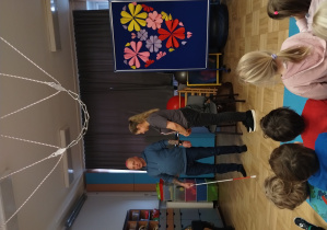 Pan Sebastian poprosił nauczycielkę o pomoc