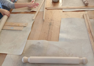 dzieci czekają na dalsze polecenia