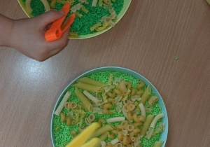 sprzątamy sensoryczną łąkę