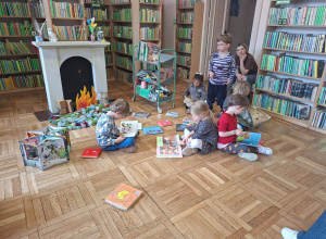 Świetliki w bibliotece