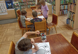 kolorujemy, ciekawe co to będzie