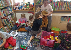 spędzamy czas w bibliotece