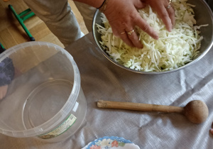 mieszanie poszatkowanej kapusty